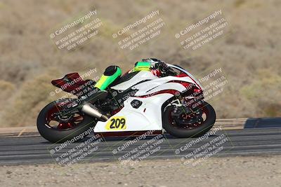 media/Nov-02-2025-CVMA (Sun) [[337aff29ab]]/Race 17-Amateur Supersport Middleweight/